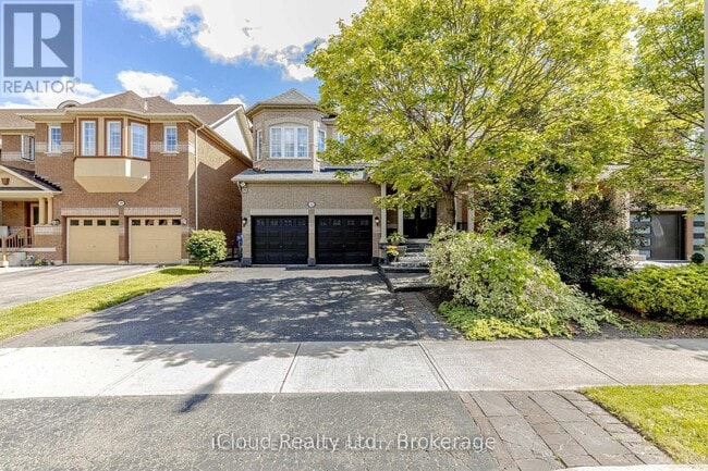 property at 32 Masters Green Crescent