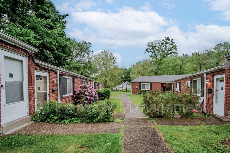 1 Universal Rd in Penn Hills, PA - Building Photo