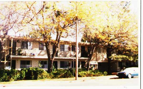 Redwood Apartments in Napa, CA - Foto de edificio - Building Photo