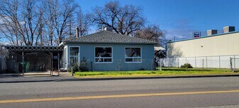 2240 Ferry St in Anderson, CA - Building Photo