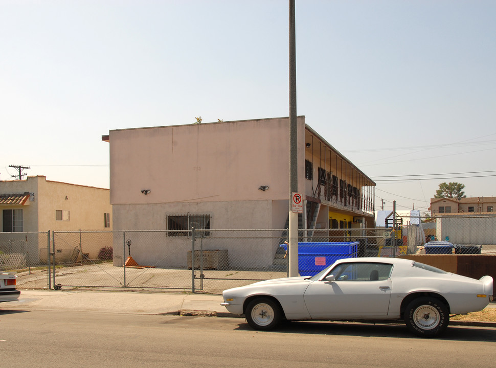 718 W 84th St in Los Angeles, CA - Building Photo