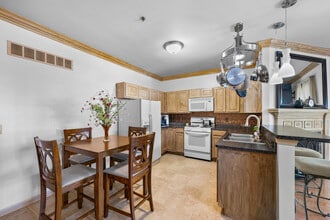 14400 Vauxhall Dr, Unit 51 in Sterling Heights, MI - Building Photo - Building Photo