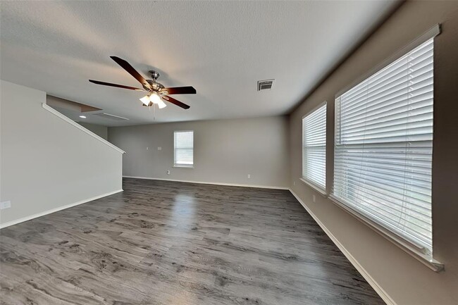 18203 Valebluff Ln in Cypress, TX - Foto de edificio - Building Photo