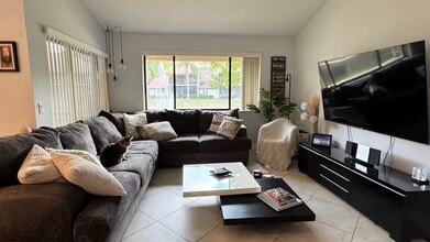 5641 Coach House Cir in Boca Raton, FL - Building Photo - Building Photo