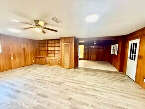 1311 Pullen Rd in Jacksonville, FL - Foto de edificio - Building Photo