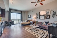 9789 Katy Fwy, Unit 1713 in Houston, TX - Building Photo - Building Photo