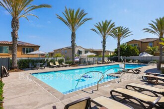 1111 Via Lucero in Oceanside, CA - Foto de edificio - Building Photo