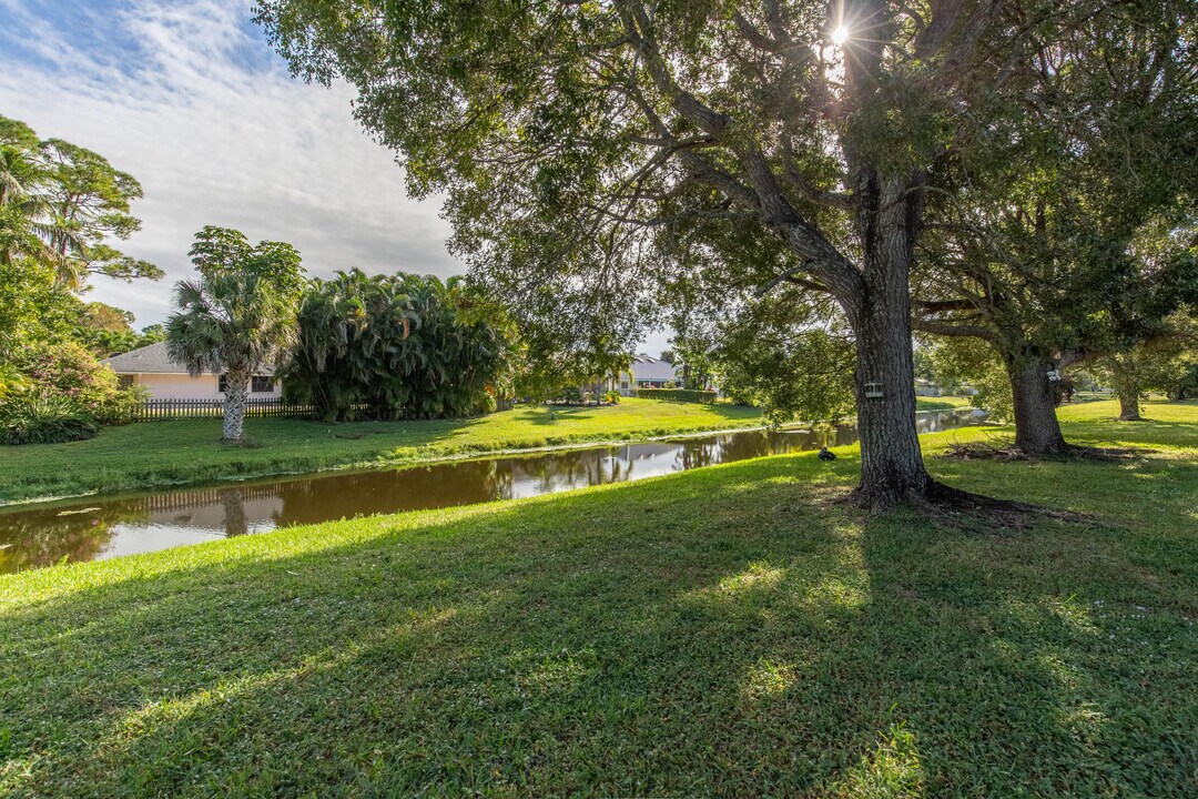 13742 Bottlebrush Ct in Wellington, FL - Building Photo