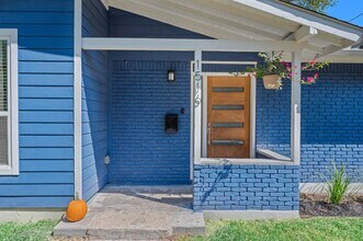 1516 Broadmoor Dr in Austin, TX - Building Photo - Building Photo
