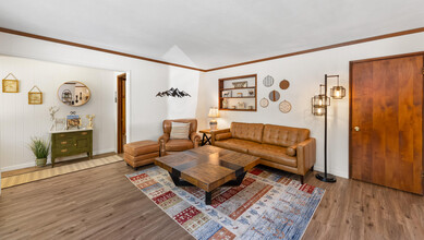 54700 S Circle Dr in Idyllwild, CA - Building Photo - Building Photo