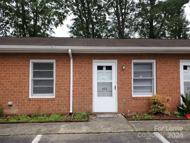 303 McLeod St in Matthews, NC - Building Photo - Building Photo