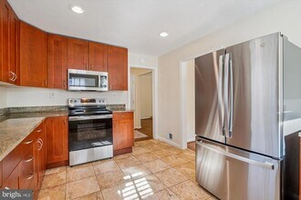 9405 Corsica Dr in Bethesda, MD - Building Photo - Building Photo