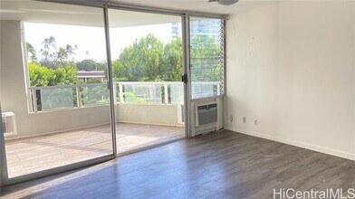 2600 Pualani Way in Honolulu, HI - Building Photo - Building Photo