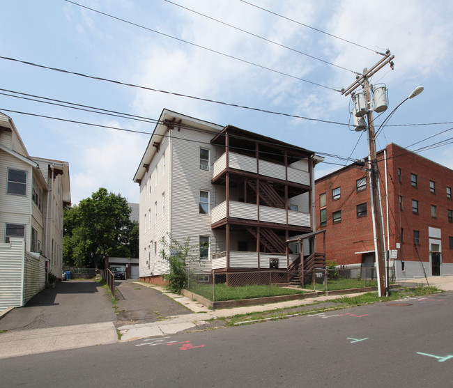 102 Grove St in New Britain, CT - Foto de edificio - Building Photo