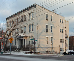 130-134 William Howard Taft Rd in Cincinnati, OH - Building Photo