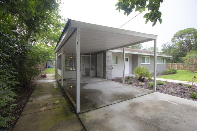 111 E 143rd Ave in Tampa, FL - Building Photo - Building Photo