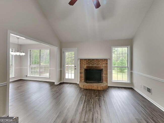 190 Oakview Dr in Covington, GA - Building Photo - Building Photo