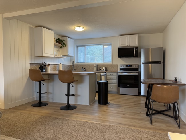 2260 Richards Ave, Unit #1 in Idaho Falls, ID - Foto de edificio - Building Photo