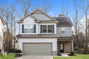 1004 Allegiance Dr in Locust Grove, GA - Building Photo