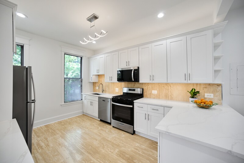 858 W Armitage Ave, Unit 3 in Chicago, IL - Building Photo