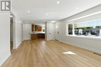 35 Wildewood Ave in Hamilton, ON - Building Photo - Building Photo