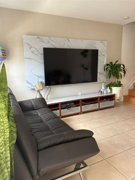 8199 W 36th Ave in Hialeah, FL - Building Photo - Building Photo