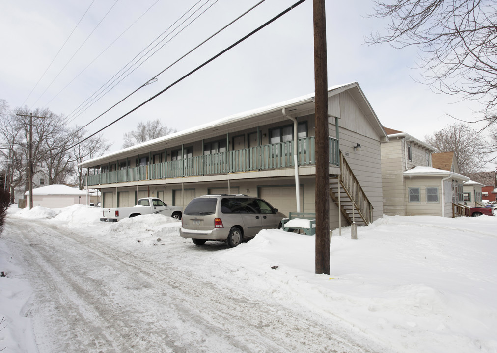 1323 S 10th St in Lincoln, NE - Foto de edificio