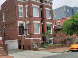 80 Seaton Pl NW in Washington, DC - Building Photo