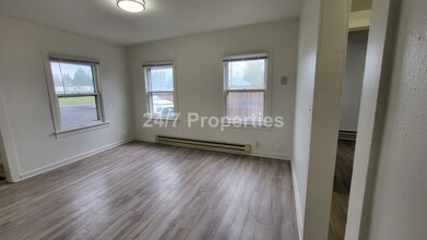 2516 10th Ave in Forest Grove, OR - Building Photo - Building Photo