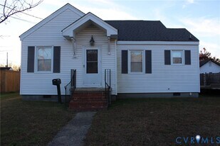 706 Floral Ave in Colonial Heights, VA - Building Photo