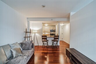 219 S 18th St, Unit 1105 in Philadelphia, PA - Foto de edificio - Building Photo
