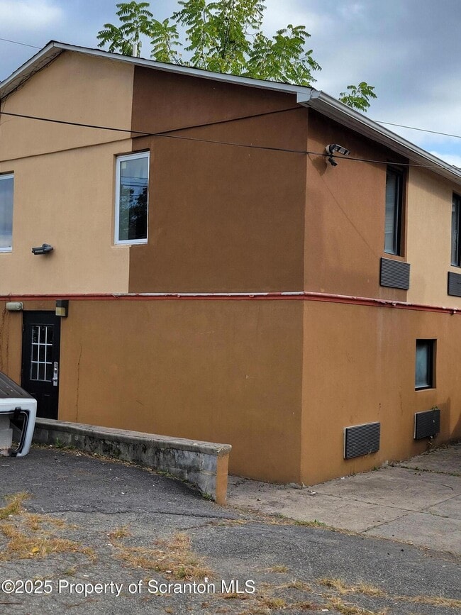 98 Bridge St in Tunkhannock, PA - Building Photo - Building Photo