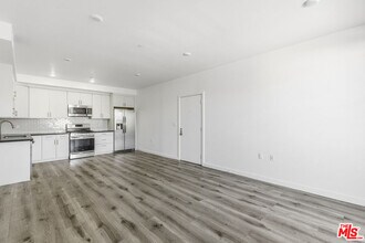 11408 Sarah St in Los Angeles, CA - Building Photo - Building Photo