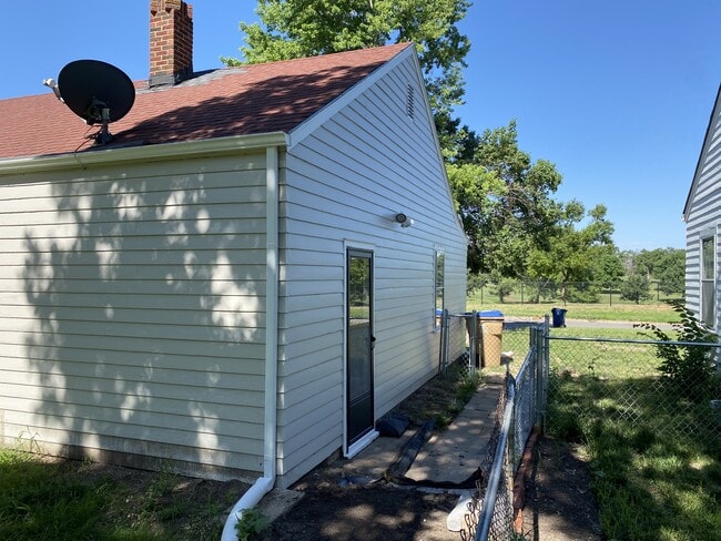 1214 N Crestway St in Wichita, KS - Building Photo - Building Photo
