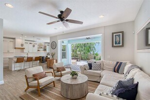 1738 Siesta Dr in Sarasota, FL - Building Photo