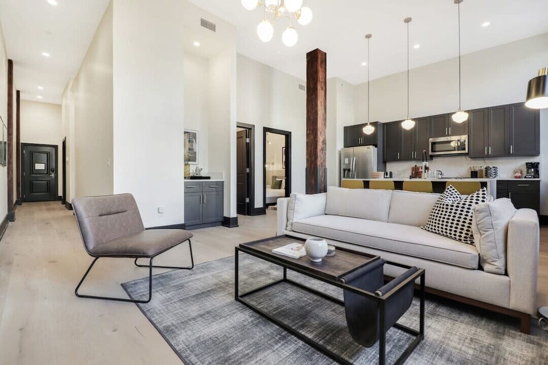 1148 S Peters St in New Orleans, LA - Building Photo