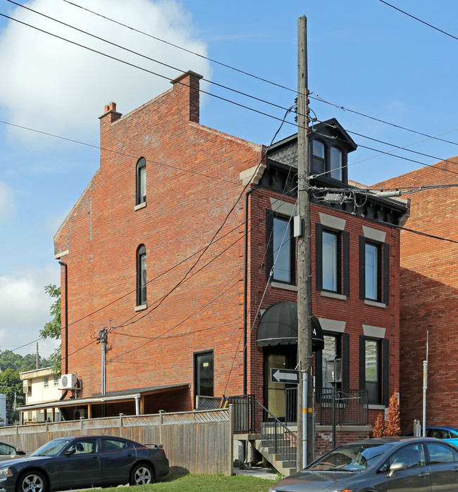 James & Forest Apartments in Hamilton, ON - Building Photo - Building Photo