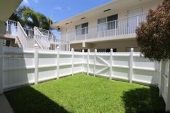 1878 NE 46th St, Unit C2 in Fort Lauderdale, FL - Foto de edificio - Building Photo