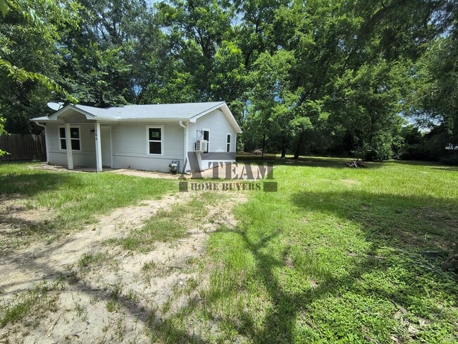 106 N Church St in Trinidad, TX - Building Photo - Building Photo