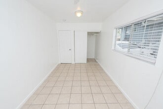 1174-76 E Washington Ave in El Cajon, CA - Building Photo - Building Photo