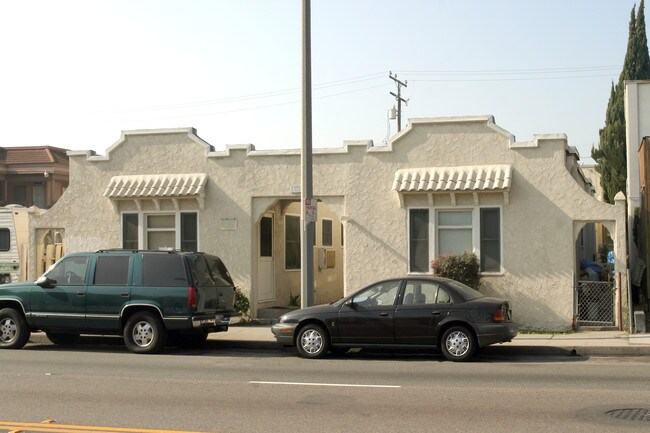 1371 Redondo Ave in Long Beach, CA - Building Photo - Building Photo