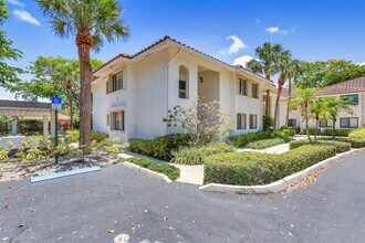 60 Pelican Pointe Dr in Delray Beach, FL - Building Photo - Building Photo