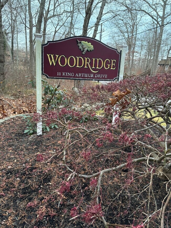 11 King Arthur Dr in East Lyme, CT - Building Photo - Building Photo