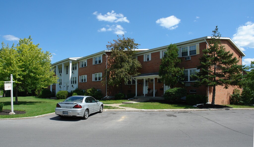 Kings Gate West Apartments in Camillus, NY