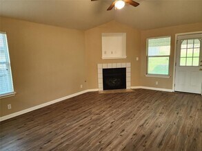 220 Dana Dr in Hutto, TX - Building Photo - Building Photo