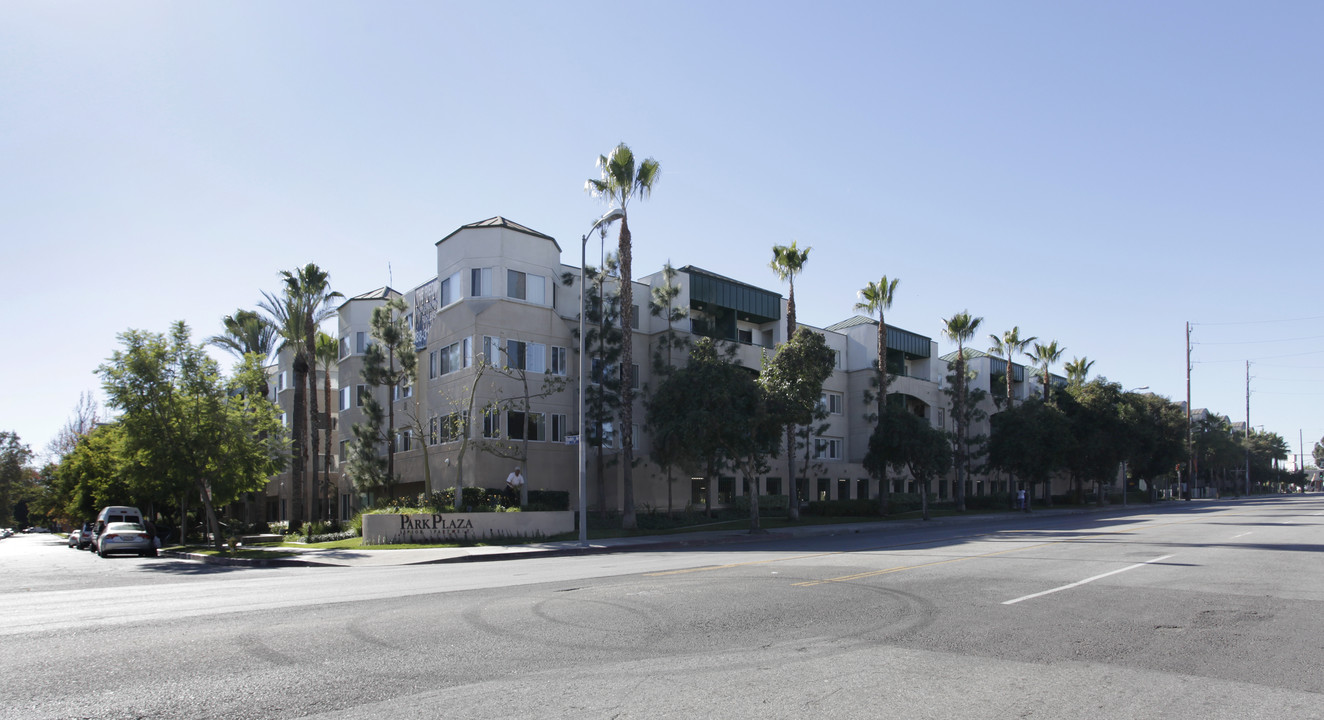 Park Plaza Senior Apartments in North Hollywood, CA - Building Photo