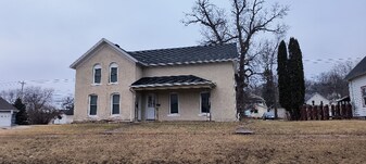 609 E Water St, Unit East in Decorah, IA - Building Photo