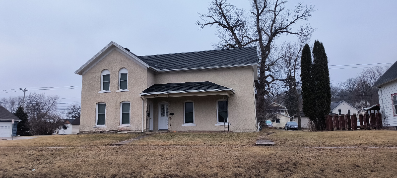 609 E Water St in Decorah, IA - Building Photo