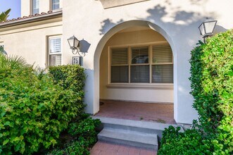 75 Purple Jasmine in Irvine, CA - Foto de edificio - Building Photo