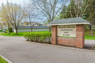 Willow Stream Apartments North in Liverpool, NY - Building Photo